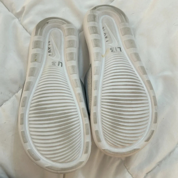 Nike Silver Men's Victori One Shower Squash Shoe size 8 slide - Picture 5 of 5